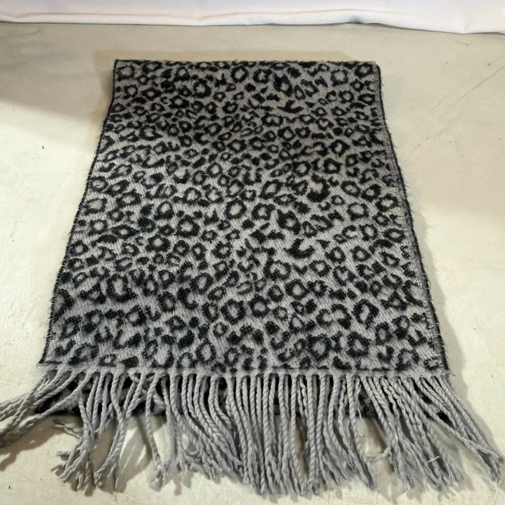 Vintage Women's Rikka Black Gray Leopard Print Scarf with Fringe 72